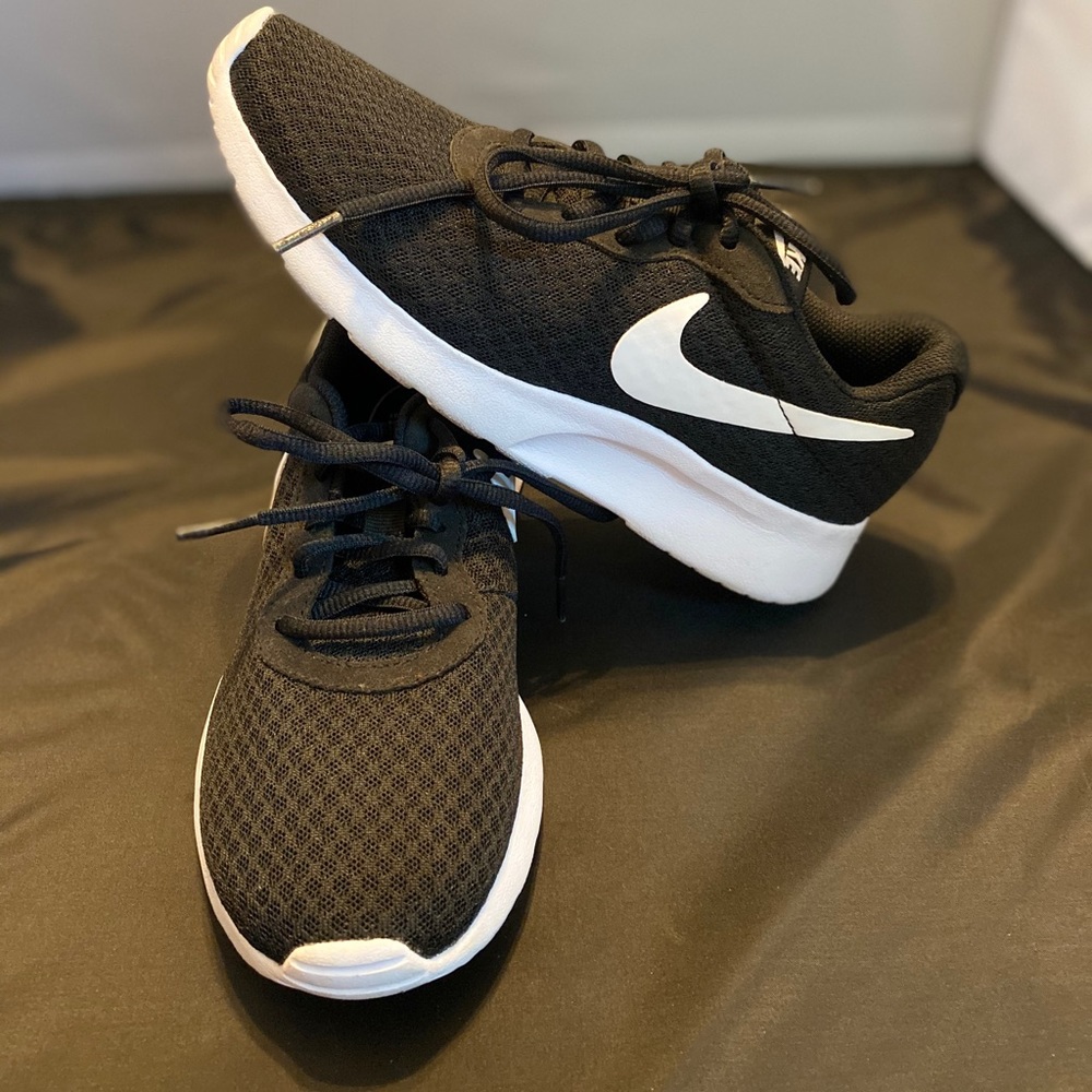 Nike Black Tennis shoes